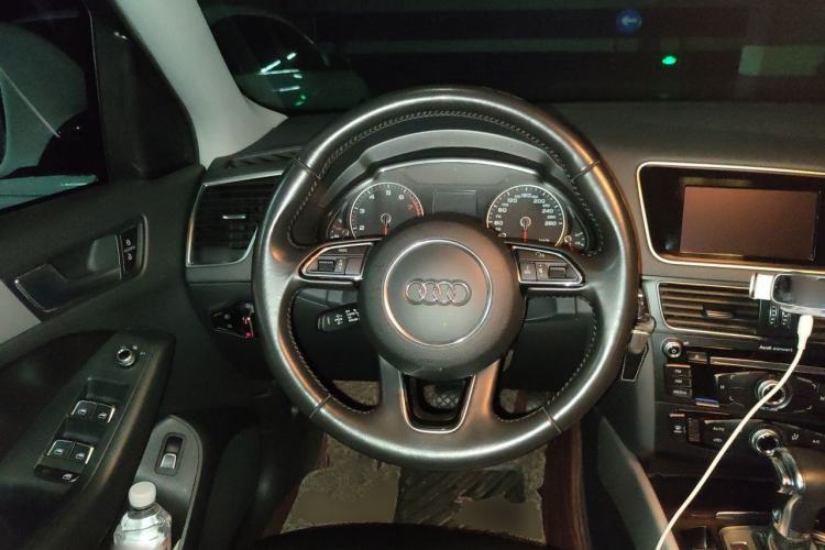 Used Audi Q5 2016 40 TFSI Trendy Edition Steering Wheel