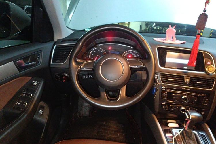 Used Audi Q5 2016 40 TFSI Trendy Edition Steering Wheel