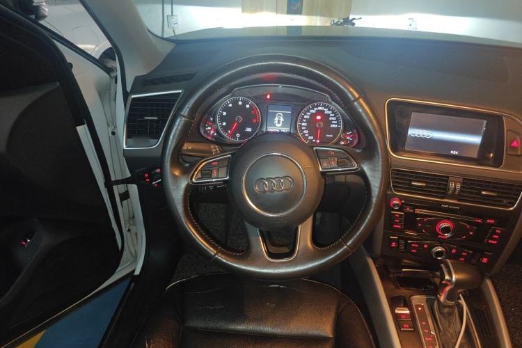 Used Audi Q5 2016 40 TFSI Trendy Edition Steering Wheel