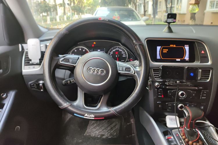 Used Audi Q5 2016 40 TFSI Trendy Edition Steering Wheel
