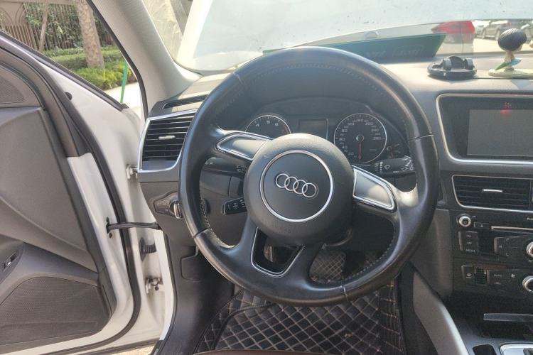 Used Audi Q5 2016 40 TFSI Trendy Edition Steering Wheel