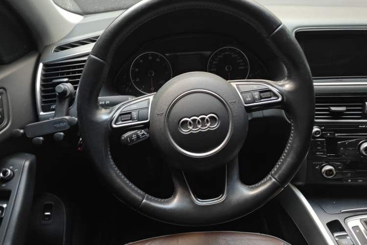 Used Audi Q5 2016 40 TFSI Technology Edition Steering Wheel