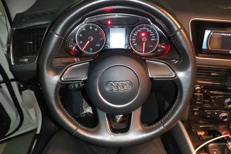 Used Audi Q5 2016 40 TFSI Trendy Edition Steering Wheel