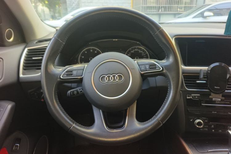 Used Audi Q5 2016 40 TFSI Comfort Model Steering Wheel