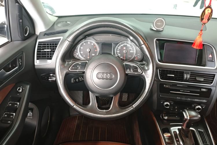 Used Audi Q5 2016 40 TFSI Comfort Model Steering Wheel