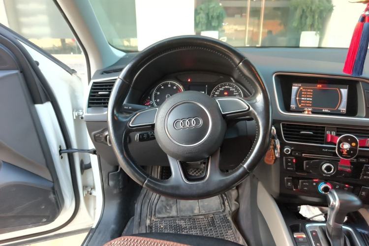 Used Audi Q5 2016 40 TFSI Trendy Edition Steering Wheel