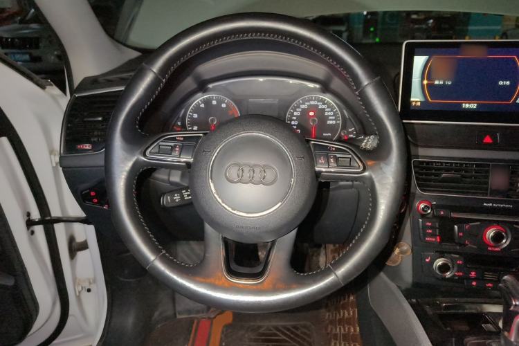 Used Audi Q5 2016 40 TFSI Technology Edition Steering Wheel