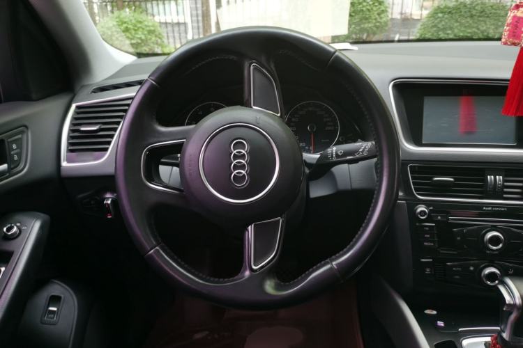Used Audi Q5 2016 40 TFSI Trendy Edition Steering Wheel