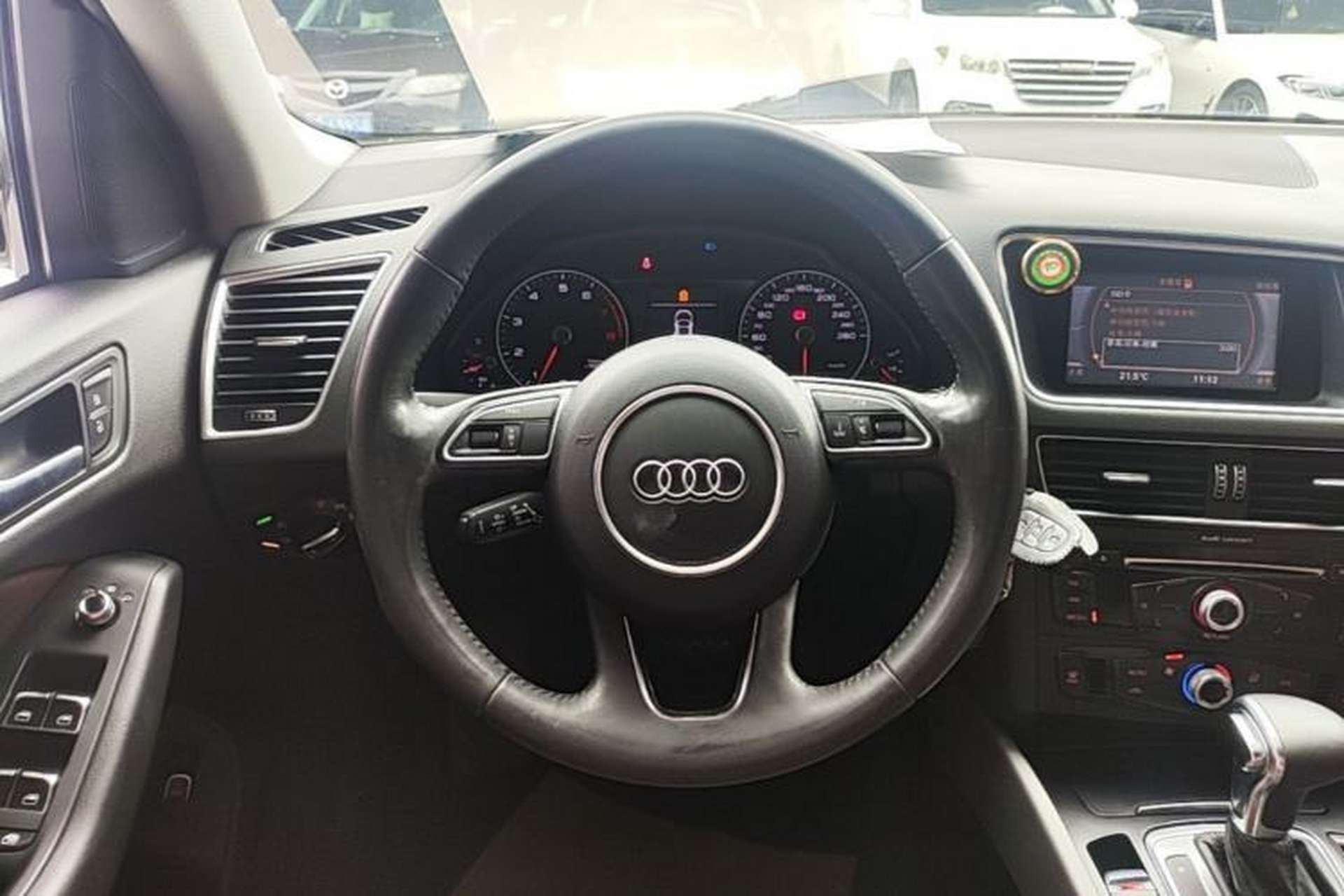 Used Audi Q5 2016 40 TFSI Trendy Edition Steering Wheel