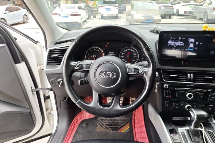 Used Audi Q5 2016 40 TFSI Trendy Edition Steering Wheel