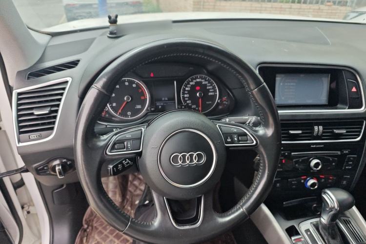 Used Audi Q5 2016 40 TFSI Trendy Edition Steering Wheel