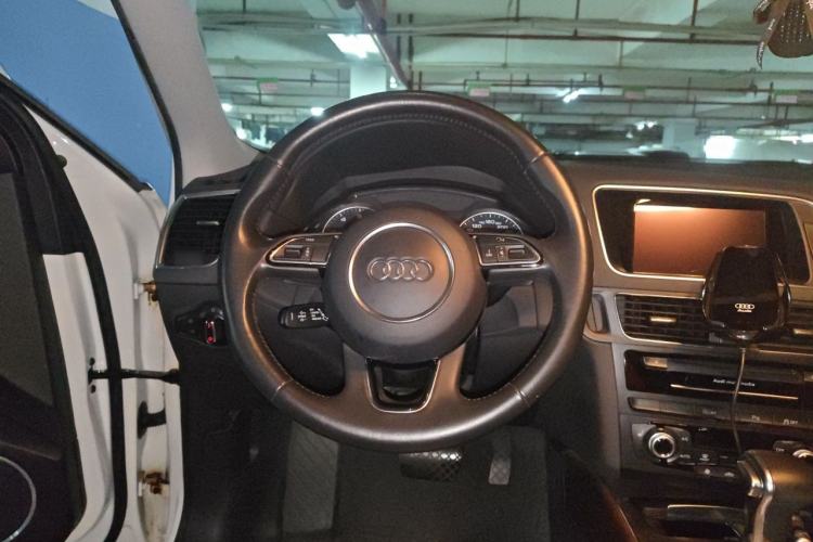 Used Audi Q5 2016 40 TFSI Comfort Model Steering Wheel