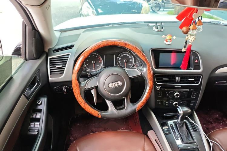 Used Audi Q5 2016 40 TFSI Trendy Edition Steering Wheel