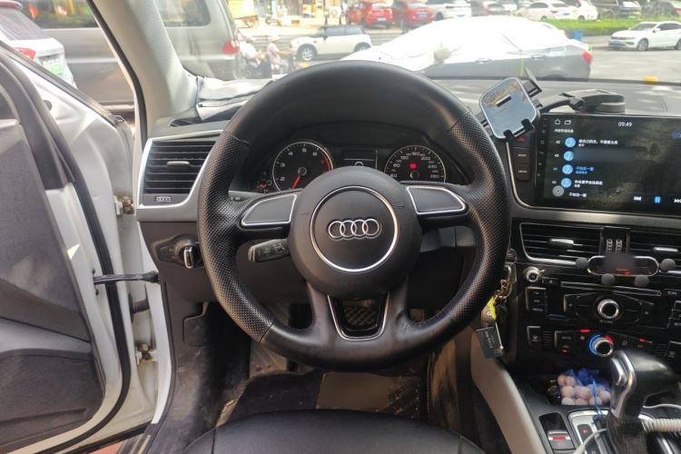 Used Audi Q5 2016 40 TFSI Trendy Edition Steering Wheel