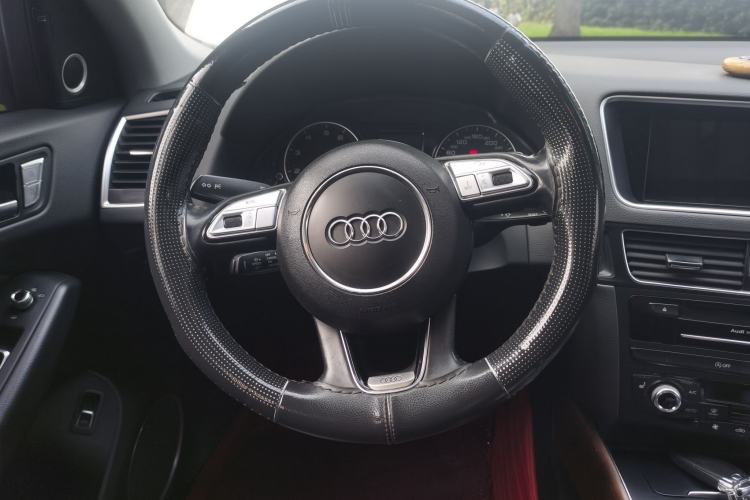 Used Audi Q5 2016 40 TFSI Comfort Model Steering Wheel