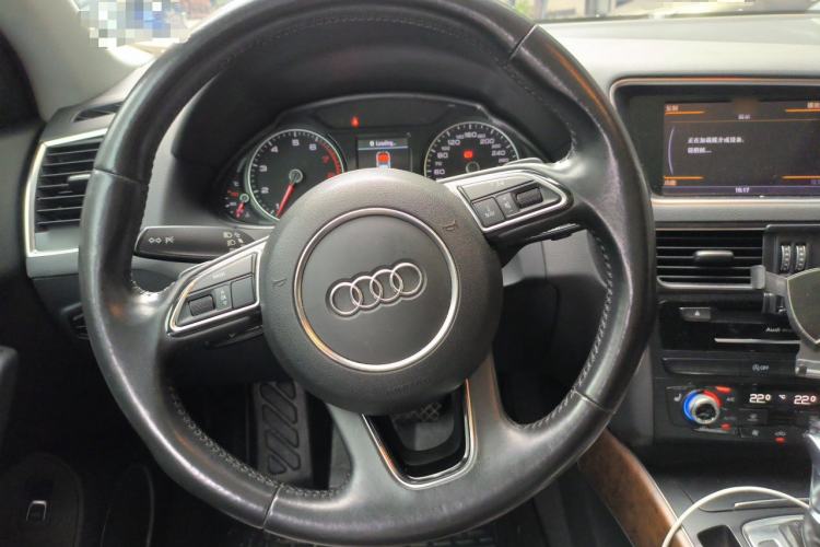 Used Audi Q5 2016 40 TFSI Comfort Model Steering Wheel