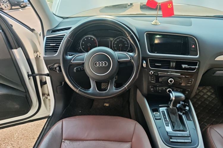 Used Audi Q5 2016 40 TFSI Trendy Edition Steering Wheel
