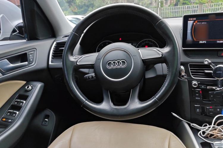 Used Audi Q5 2016 40 TFSI Trendy Edition Steering Wheel