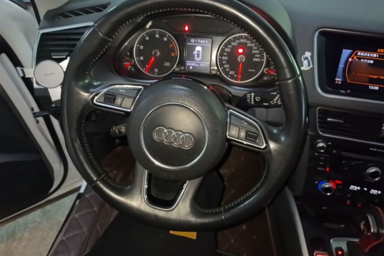 Used Audi Q5 2016 40 TFSI Technology Edition Steering Wheel