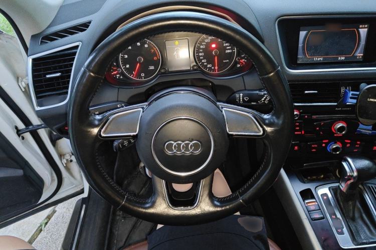 Used Audi Q5 2016 40 TFSI Trendy Edition Steering Wheel