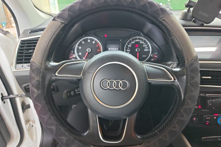 Used Audi Q5 2016 40 TFSI Trendy Edition Steering Wheel