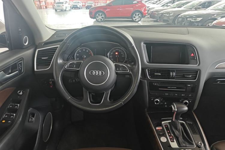 Used Audi Q5 2016 40 TFSI Comfort Model Steering Wheel