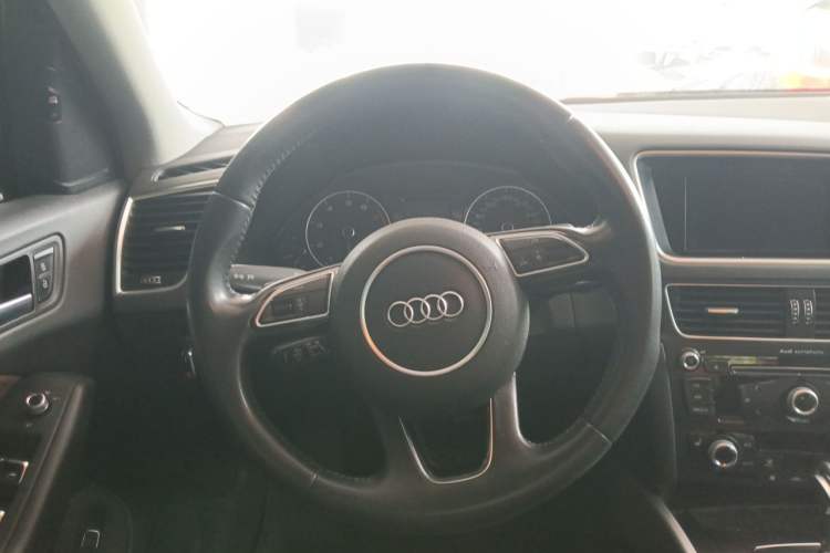 Used Audi Q5 2016 40 TFSI Comfort Model Steering Wheel