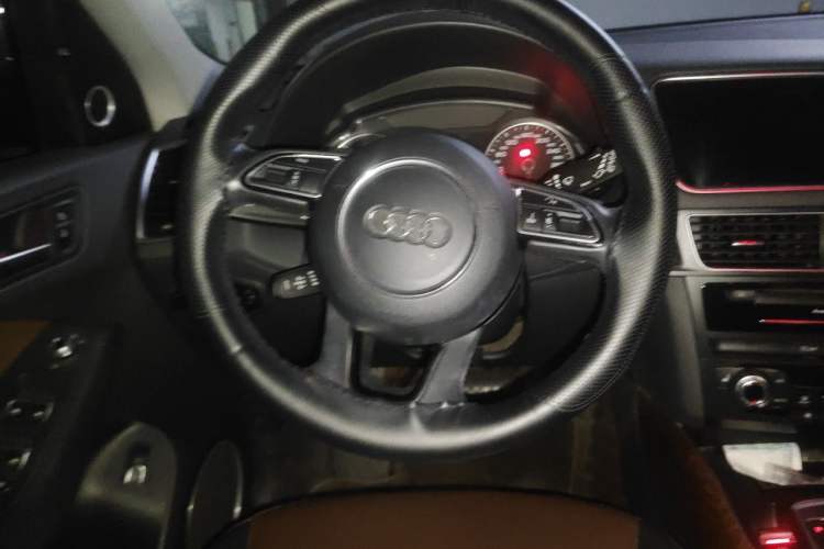 Used Audi Q5 2016 40 TFSI Comfort Model Steering Wheel