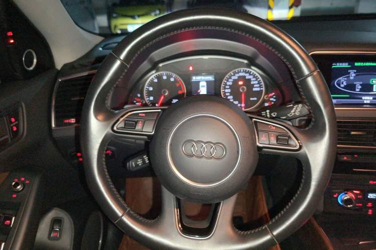 Used Audi Q5 2016 40 TFSI Comfort Model Steering Wheel