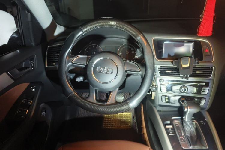 Used Audi Q5 2016 40 TFSI Trendy Edition Steering Wheel
