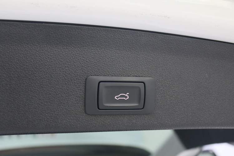 Used Audi Q5 2016 40 TFSI Technology Edition Trunk