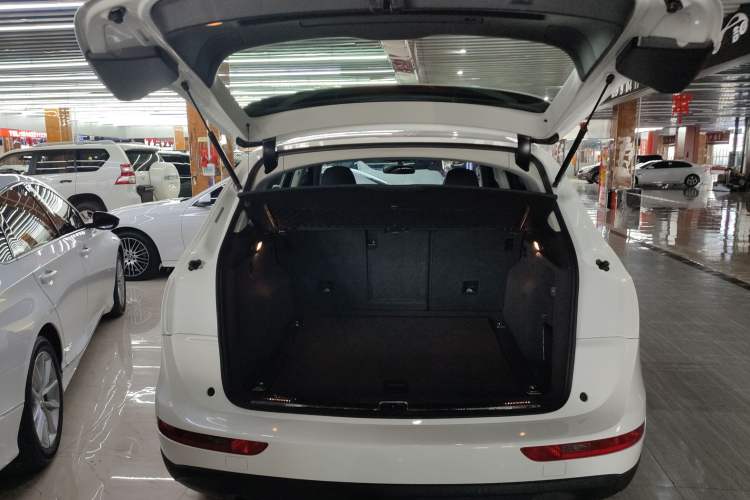 Used Audi Q5 2016 40 TFSI Technology Edition Trunk