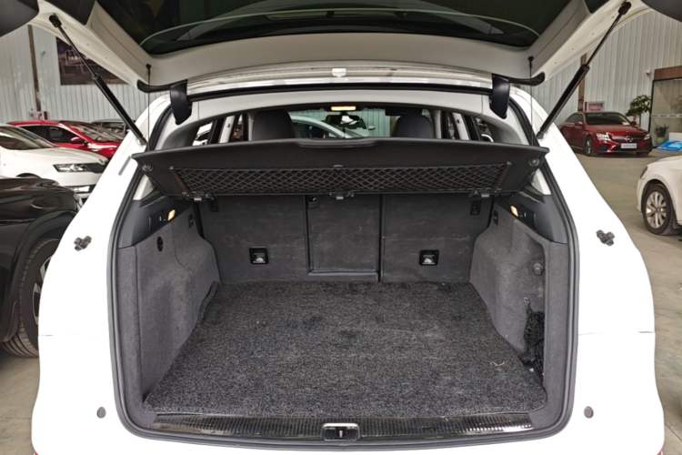 Used Audi Q5 2016 40 TFSI Comfort Model Trunk
