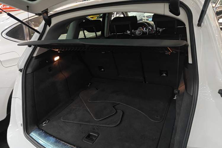 Used Audi Q5 2016 40 TFSI Technology Edition Trunk
