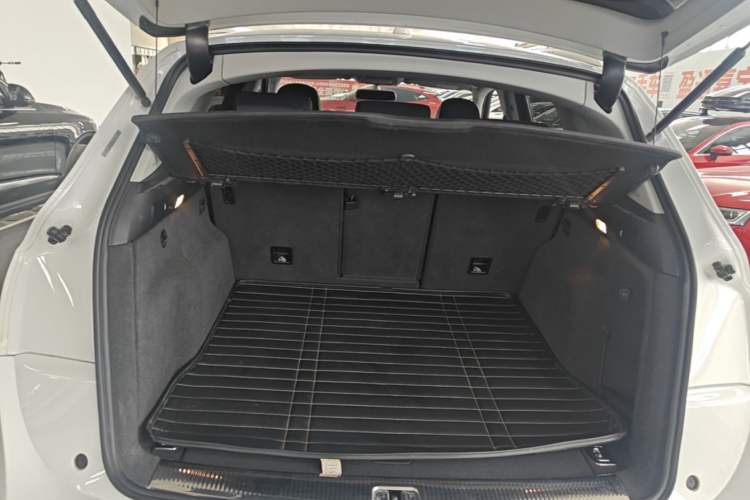 Used Audi Q5 2016 40 TFSI Comfort Model Trunk