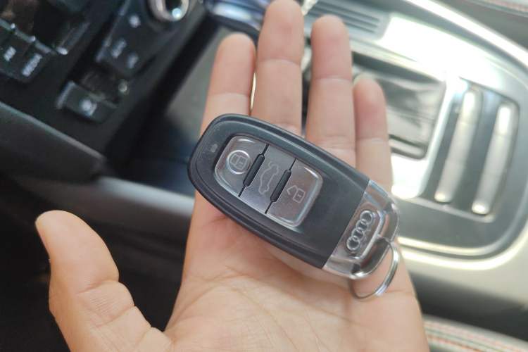 Used Audi Q5 2016 40 TFSI Trendy Edition Vehicle Key
