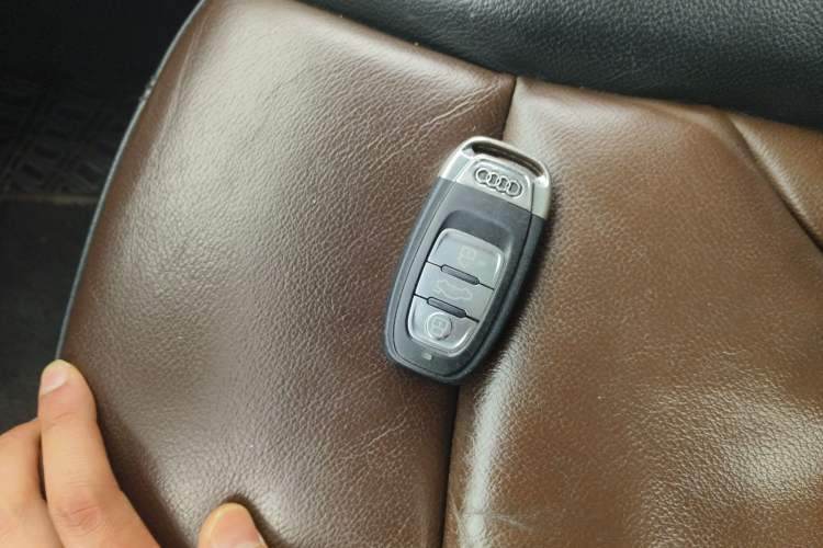 Used Audi Q5 2016 40 TFSI Comfort Model Vehicle Key
