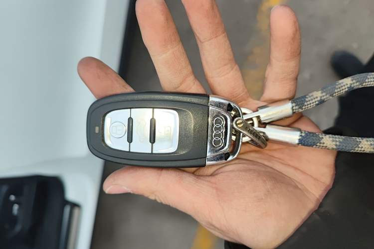 Used Audi Q5 2016 40 TFSI Technology Edition Vehicle Key