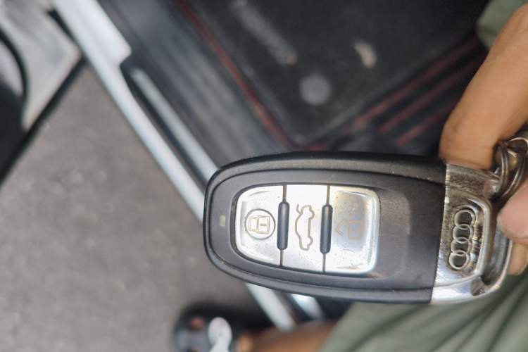 Used Audi Q5 2016 40 TFSI Technology Edition Vehicle Key
