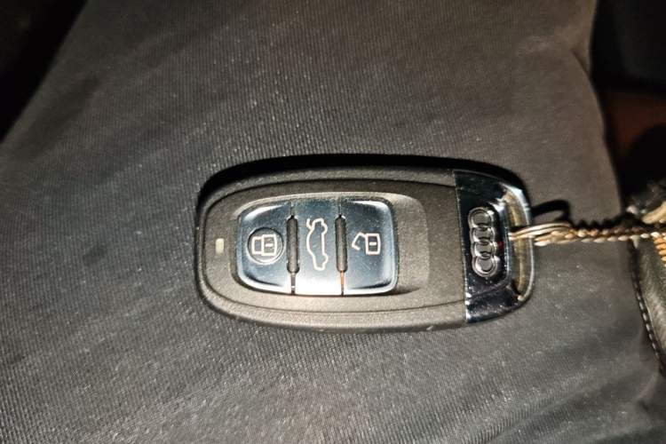 Used Audi Q5 2016 40 TFSI Technology Edition Vehicle Key