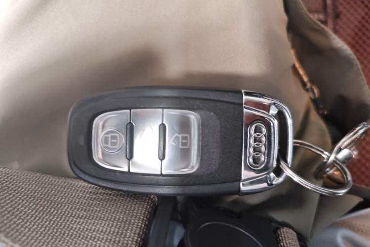 Used Audi Q5 2016 40 TFSI Technology Edition Vehicle Key