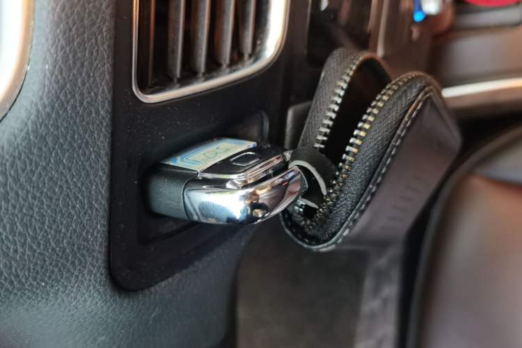 Used Audi Q5 2016 40 TFSI Comfort Model Vehicle Key