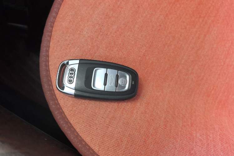 Used Audi Q5 2016 40 TFSI Comfort Model Vehicle Key