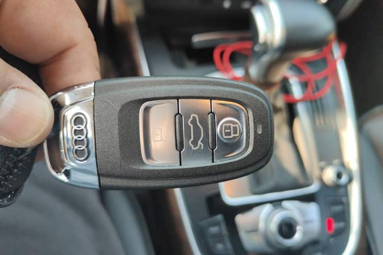 Used Audi Q5 2016 40 TFSI Comfort Model Vehicle Key
