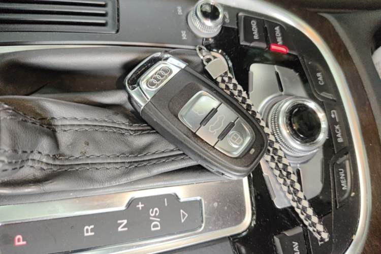 Used Audi Q5 2016 40 TFSI Comfort Model Vehicle Key