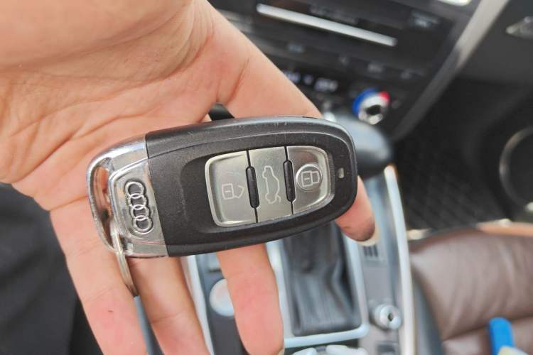 Used Audi Q5 2016 40 TFSI Comfort Model Vehicle Key
