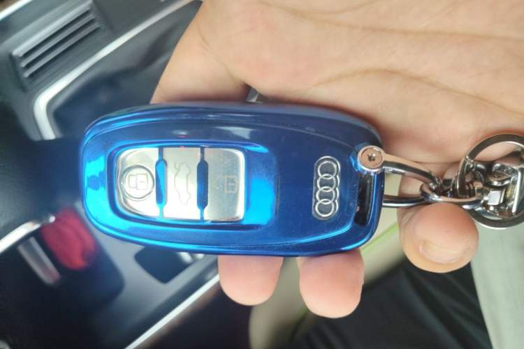 Used Audi Q5 2016 40 TFSI Comfort Model Vehicle Key