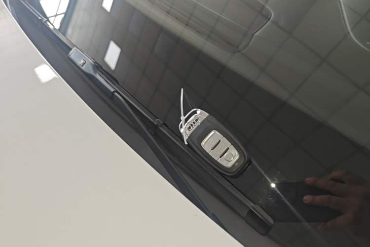Used Audi Q5 2016 40 TFSI Comfort Model Vehicle Key