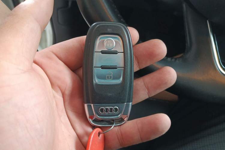 Used Audi Q5 2016 40 TFSI Comfort Model Vehicle Key