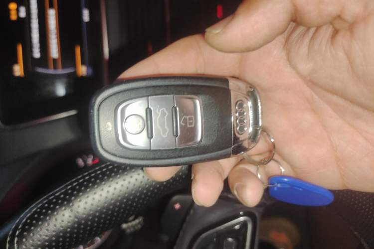 Used Audi Q5 2016 40 TFSI Comfort Model Vehicle Key